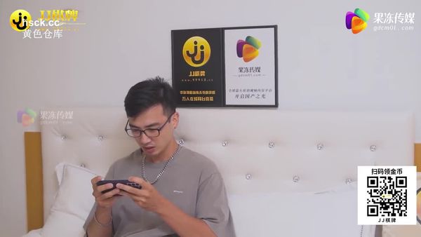 果冻传媒91JCM-002半夜在兄弟家操他女友