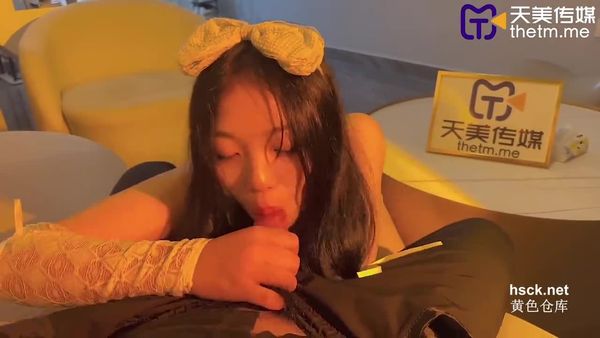 天美传媒TMY0024乖巧顺从的表妹